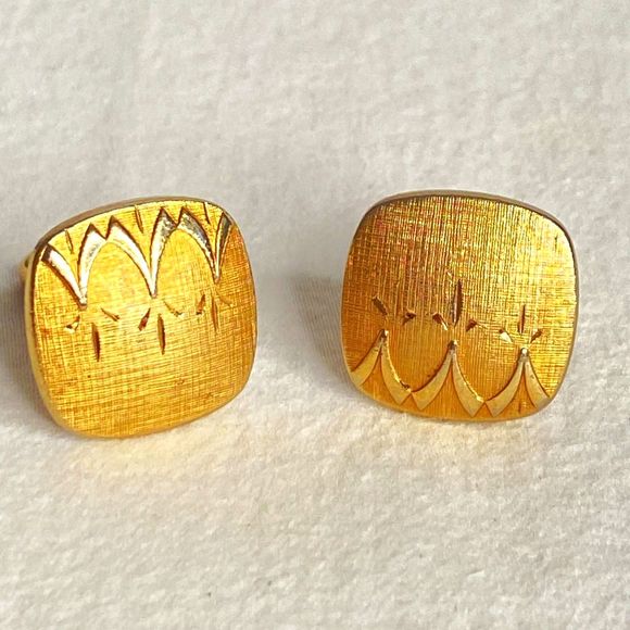 Swank Cufflinks Gold Tone Textured And Engraved Abstract Design Squares - Picture 1 of 7